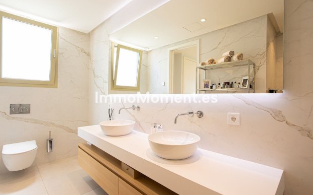 Resale - Apartment - Marbella - Puerto Banús