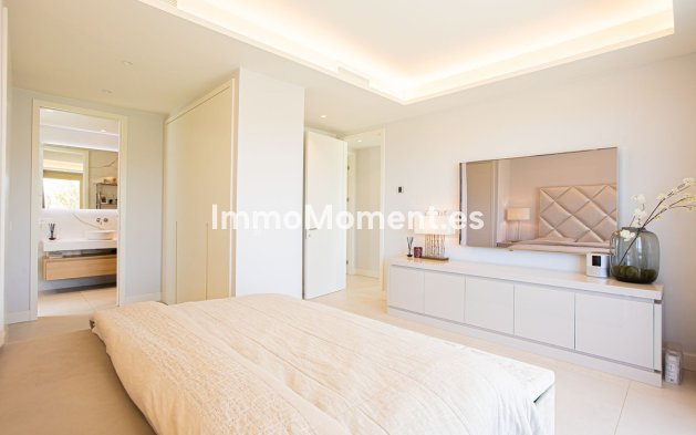 Resale - Apartment - Marbella - Puerto Banús