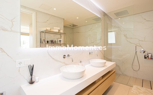 Resale - Apartment - Marbella - Puerto Banús
