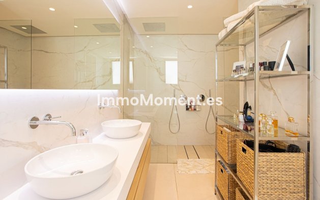 Resale - Apartment - Marbella - Puerto Banús