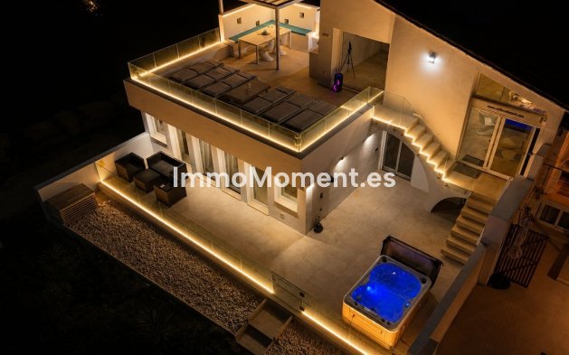 Resale - Detached villa - Estepona - Estepona Centro