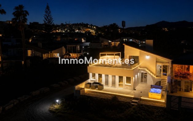 Resale - Detached villa - Estepona - Estepona Centro