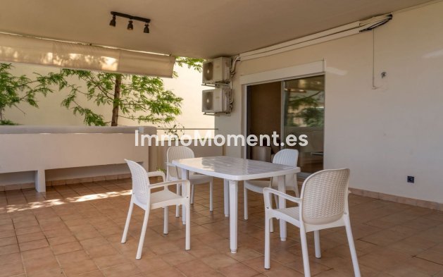 Resale - Apartment - Estepona - Estepona Centro