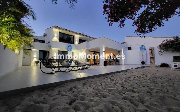 Bestaande woning - Vrijstaande villa - Estepona  - Estepona Centro