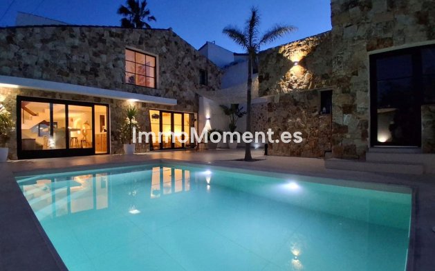Bestaande woning - Vrijstaande villa - Estepona  - Estepona Centro