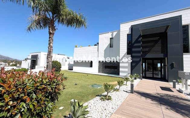 Resale - Apartment - Benahavís - La Quinta