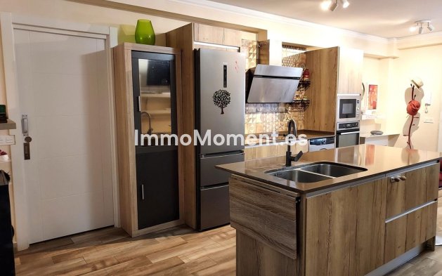 Resale - Apartment - Torremolinos - La Carihuela