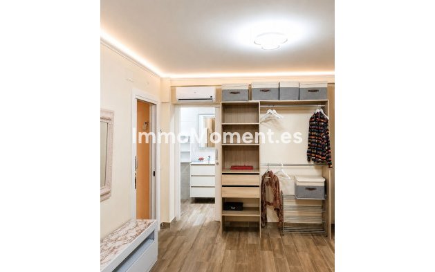 Resale - Apartment - Torremolinos - La Carihuela