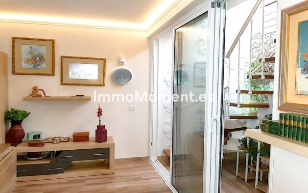 Resale - Apartment - Torremolinos - La Carihuela