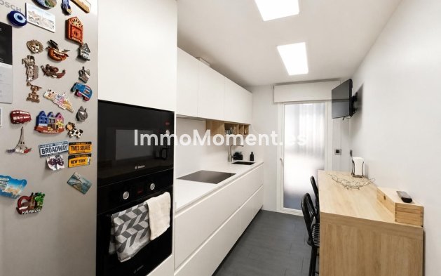 Resale - Apartment - Torremolinos - Torremolinos Centro