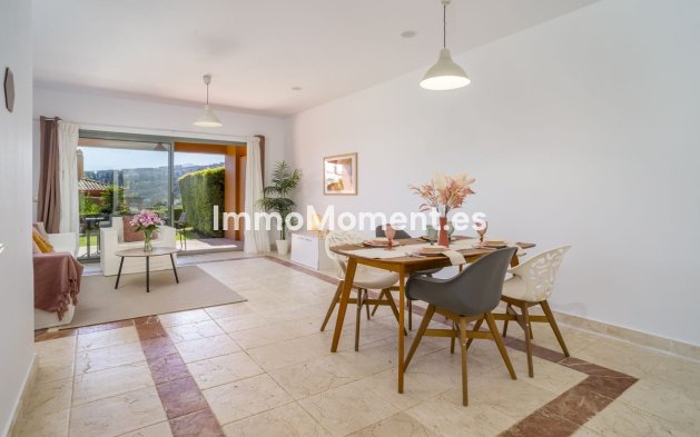 Resale - Apartment - Estepona - Atalaya