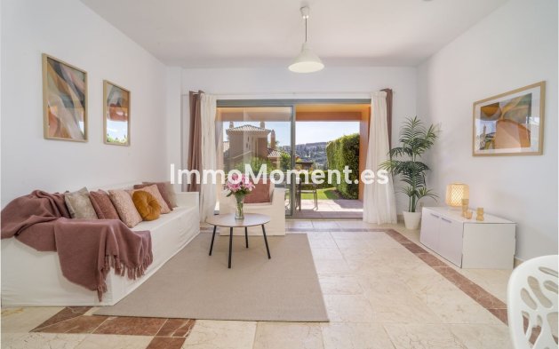 Resale - Apartment - Estepona - Atalaya