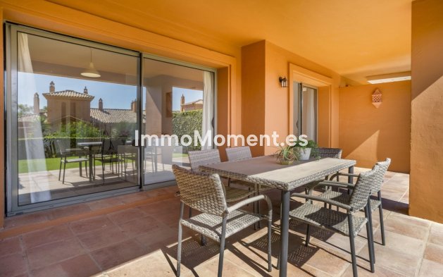 Resale - Apartment - Estepona - Atalaya