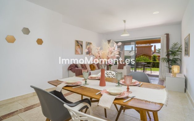 Resale - Apartment - Estepona - Atalaya