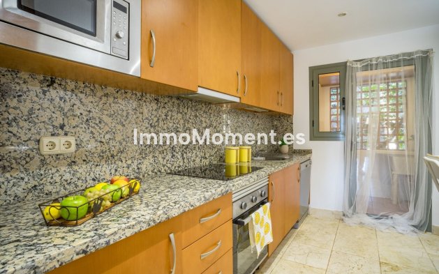Resale - Apartment - Estepona - Atalaya