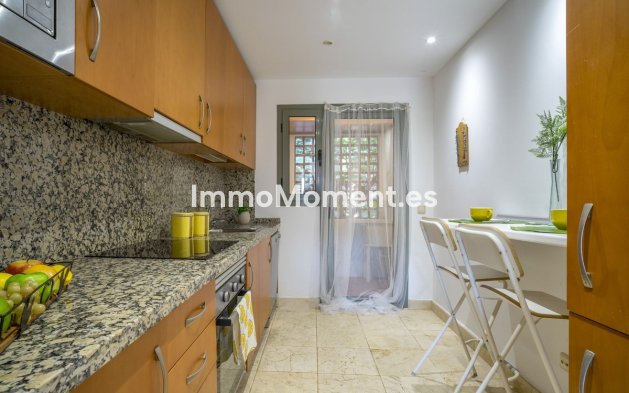 Resale - Apartment - Estepona - Atalaya