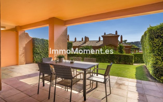 Resale - Apartment - Estepona - Atalaya