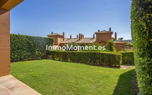 Resale - Apartment - Estepona - Atalaya