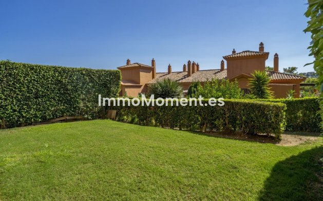 Resale - Apartment - Estepona - Atalaya