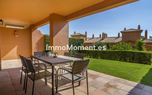 Resale - Apartment - Estepona - Atalaya