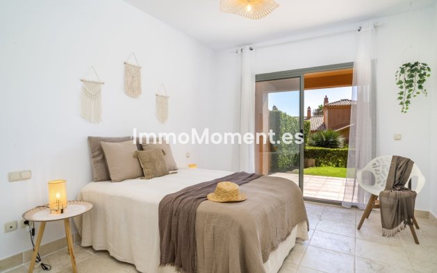 Resale - Apartment - Estepona - Atalaya