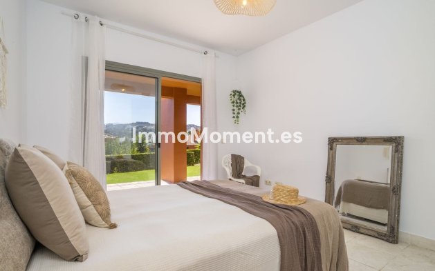 Resale - Apartment - Estepona - Atalaya