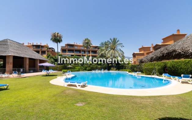 Resale - Apartment - Estepona - Atalaya