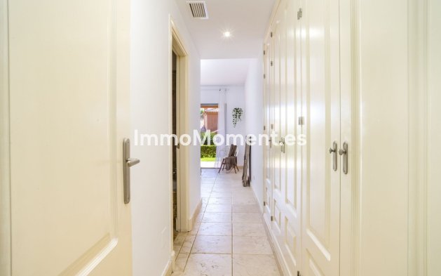 Resale - Apartment - Estepona - Atalaya