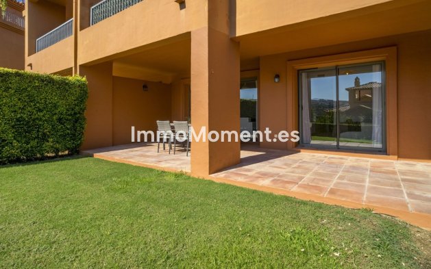 Resale - Apartment - Estepona - Atalaya