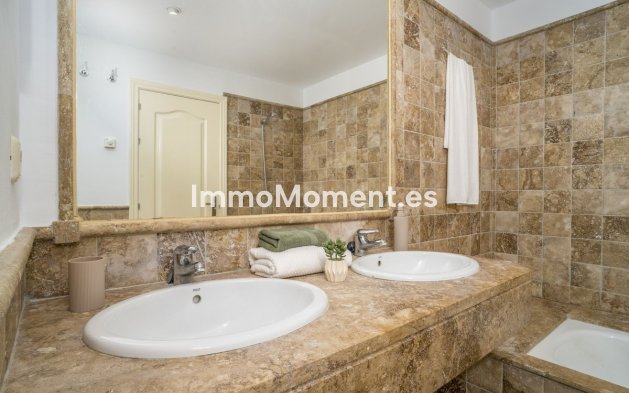 Resale - Apartment - Estepona - Atalaya