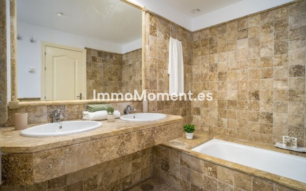 Resale - Apartment - Estepona - Atalaya
