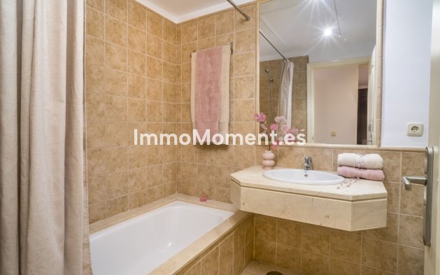 Resale - Apartment - Estepona - Atalaya