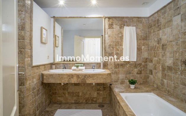 Resale - Apartment - Estepona - Atalaya