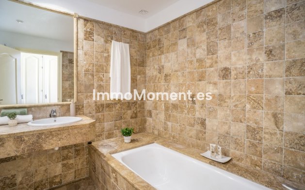 Resale - Apartment - Estepona - Atalaya