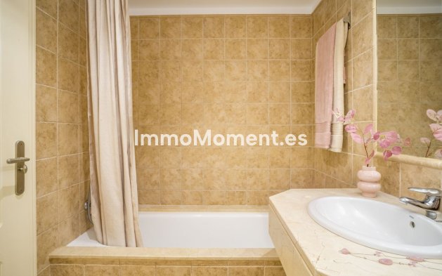 Resale - Apartment - Estepona - Atalaya