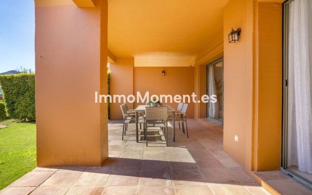 Resale - Apartment - Estepona - Atalaya