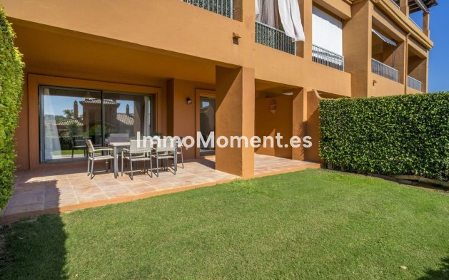 Resale - Apartment - Estepona - Atalaya