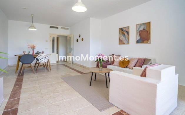 Resale - Apartment - Estepona - Atalaya