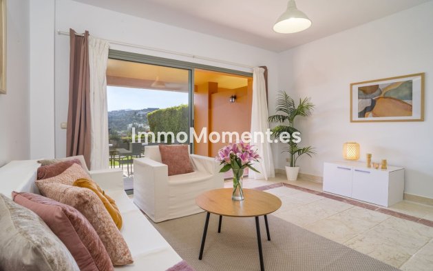 Resale - Apartment - Estepona - Atalaya