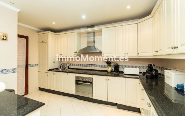 Resale - Apartment - Marbella - Elviria