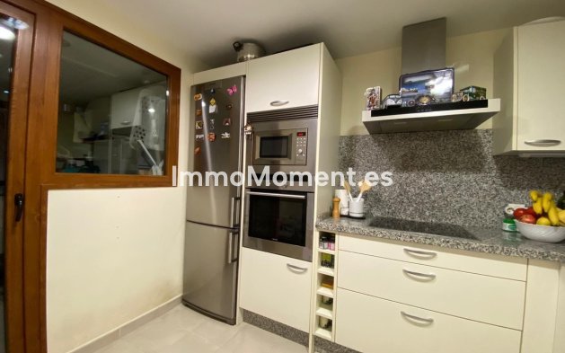 Resale - Apartment - Estepona - Atalaya