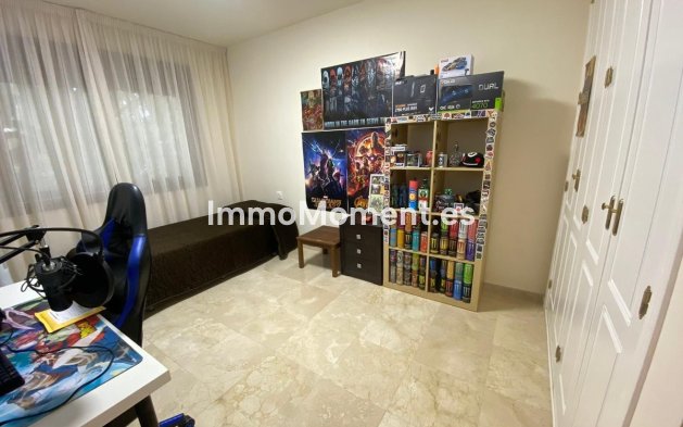 Resale - Apartment - Estepona - Atalaya