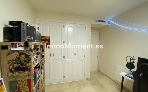 Resale - Apartment - Estepona - Atalaya