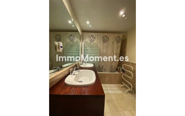 Resale - Apartment - Estepona - Atalaya