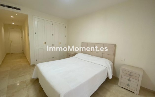 Resale - Apartment - Estepona - Atalaya