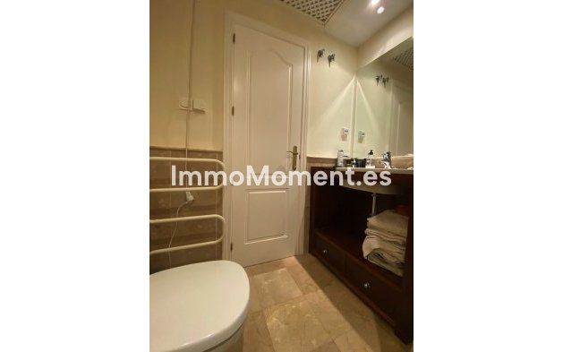 Resale - Apartment - Estepona - Atalaya