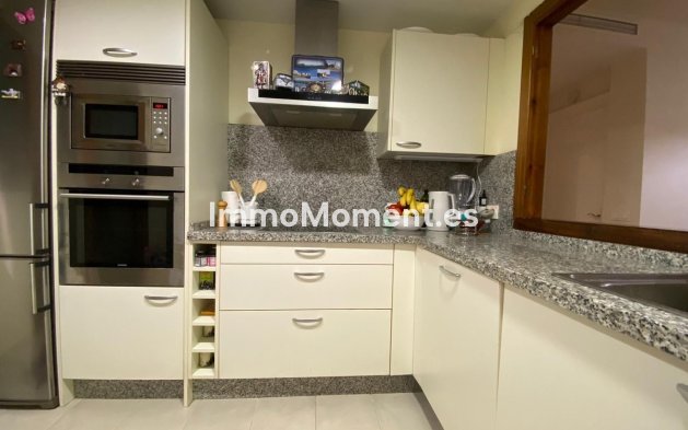 Resale - Apartment - Estepona - Atalaya