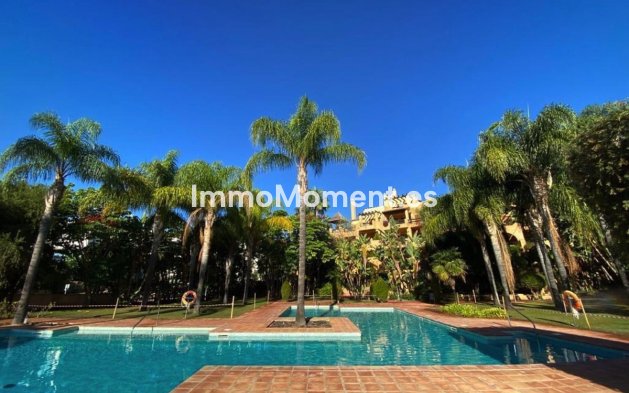 Resale - Apartment - Estepona - Atalaya