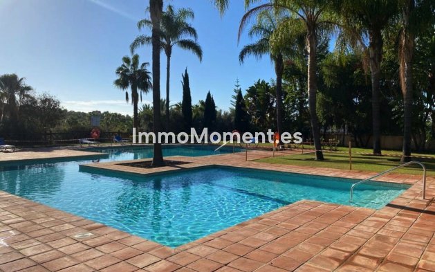 Resale - Apartment - Estepona - Atalaya