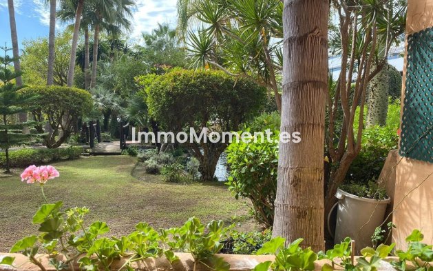 Resale - Apartment - Estepona - Atalaya